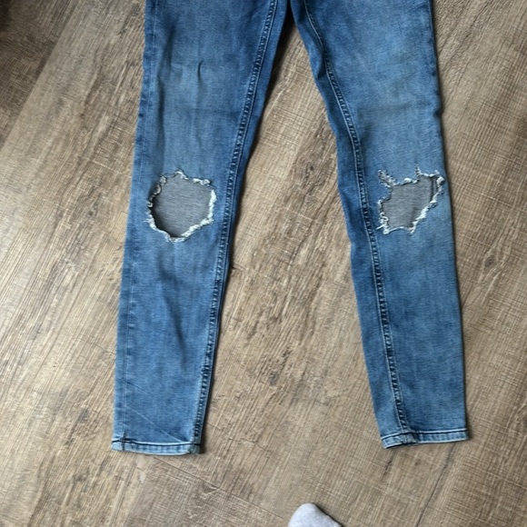 Free People Distressed Skinny Jeanss - Picture 2 of 4